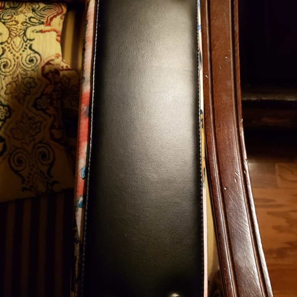 POCKETBOOK - Picture 4 of 4